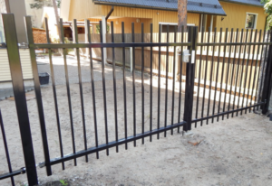 Car gate to toe rail
