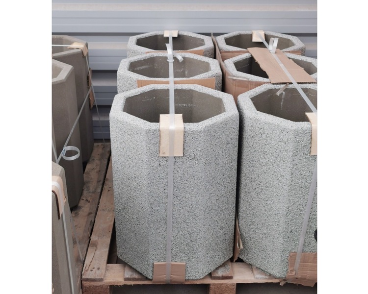 Concrete trash can FB002 BRUNO with pebble finish