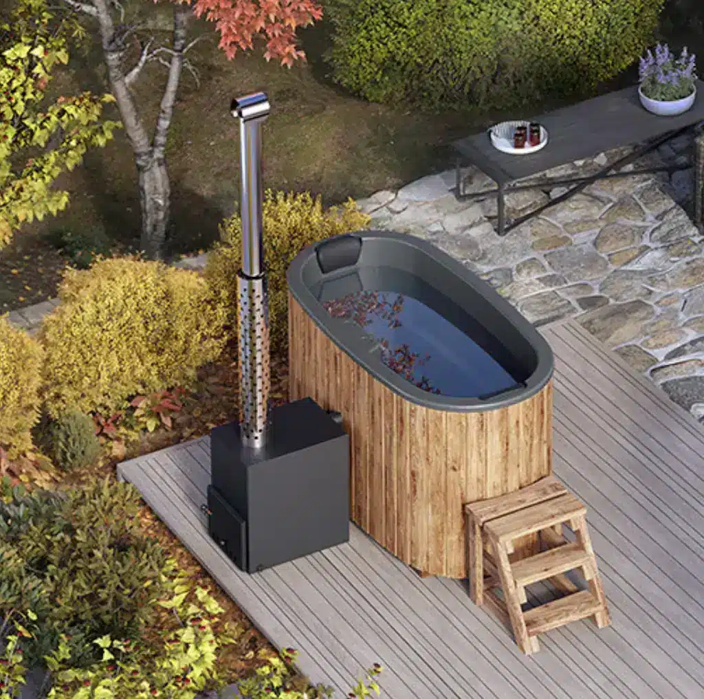 1,85×0,95m oval hot tub with outside stove