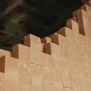 Compressed earth block