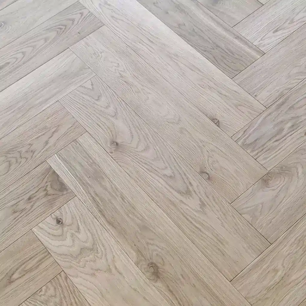 Woodengold oak herringbone T&G rustik (120×600 mm)